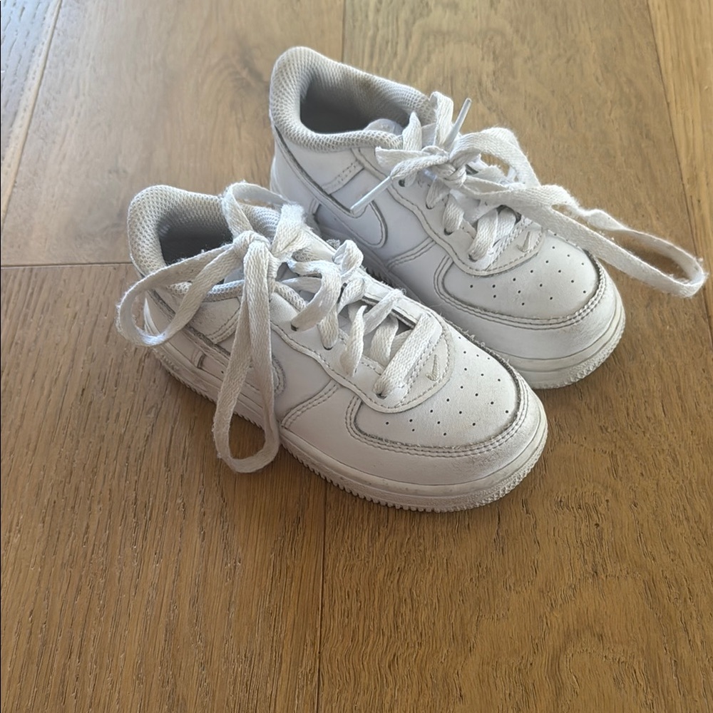 Air Force one toddler sneakers size 9c. Laces are long needs new laces!